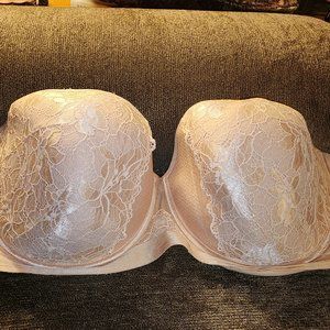 Beautiful Strapless Bra in EUC size 44F